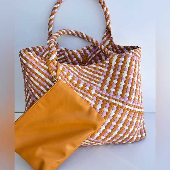 Moda Luxe Vegan Leather Large Woven Tote Bag and Matching Pouch Pink Coral EUC - Picture 2 of 9